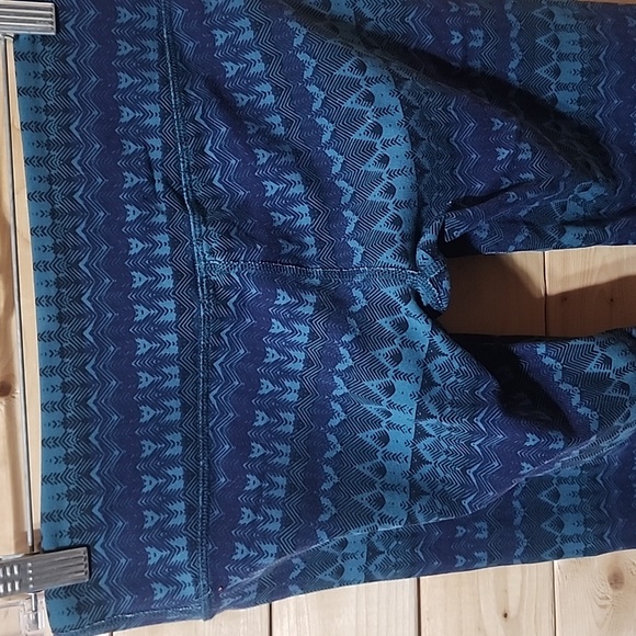 ALO YOGA Capri Leggings Size Large - Picture 6 of 6